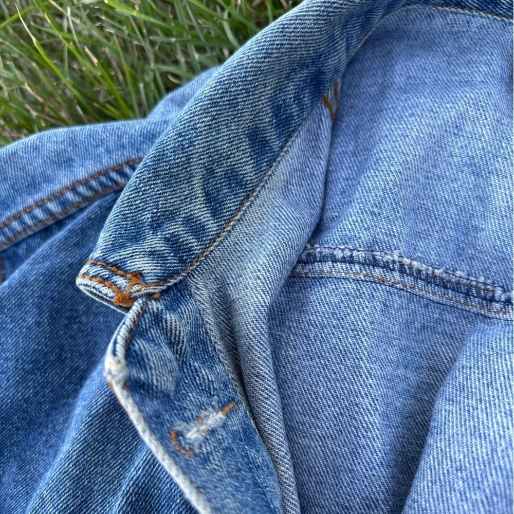 VTG River Trader Denim Distressed Jean Jacket Trucker size small *FLAW - Picture 4 of 9